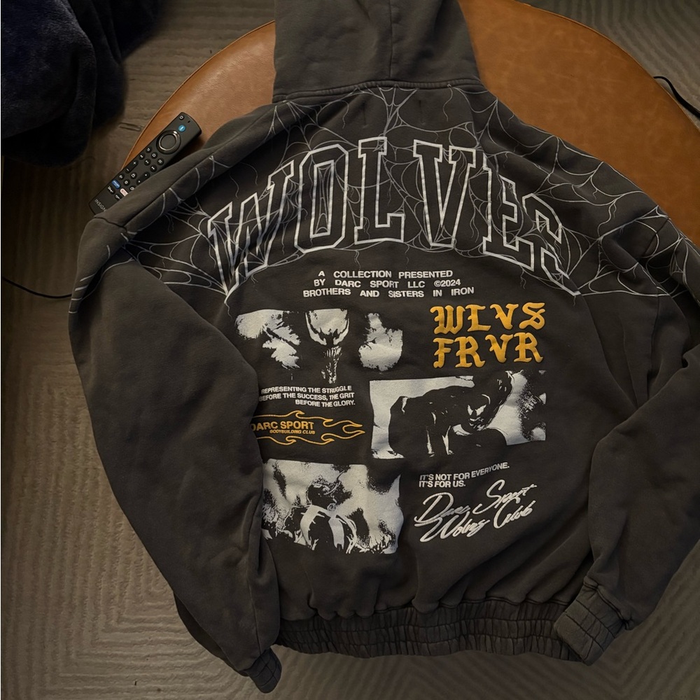 Darc sport Wolves Graphic Hoodie - grey with Yellow Accents medium
